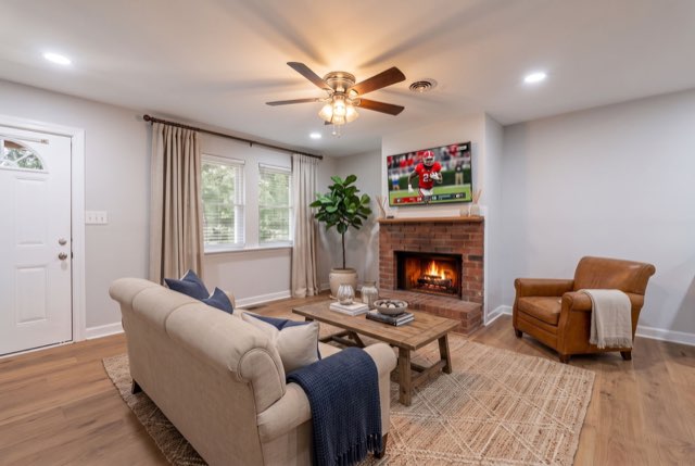 Living Room (Unit #152)