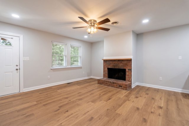 Living Room (Unit #152)