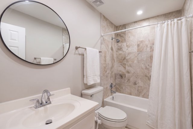 Bathroom (Unit #152)