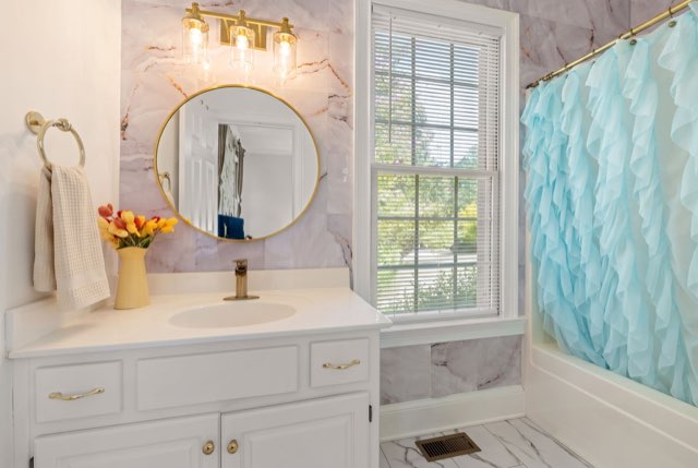 En-Suite Bathroom (Main)