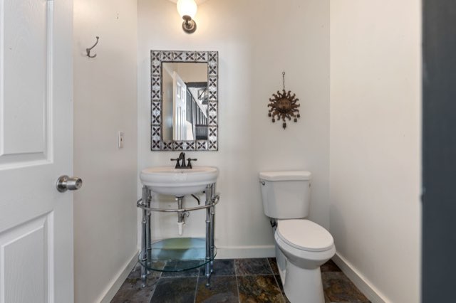 Powder Room / Changing Room (Pool House)
