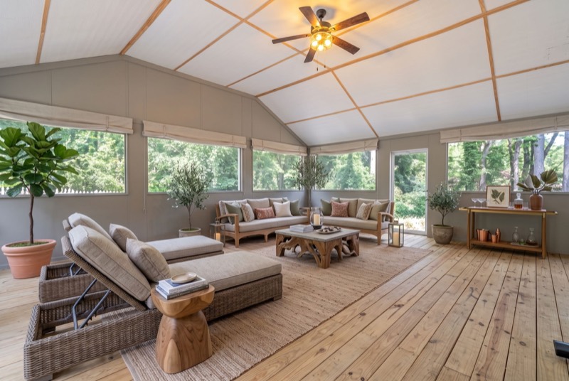 Sunroom / screened porch